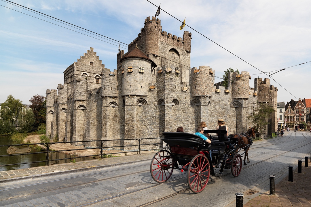 Bezoek kasteel met koets en paard te Gent